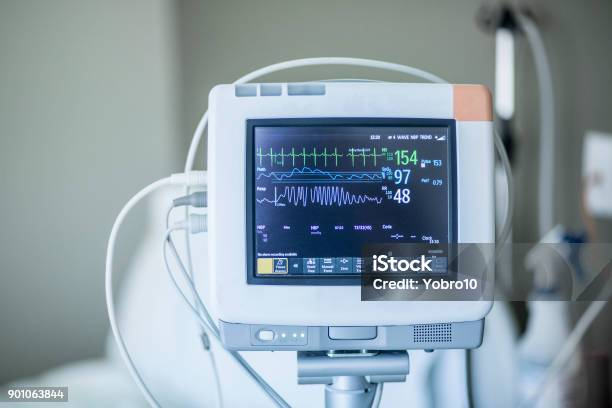 病院で医療のバイタル サイン モニター - 心電図のストックフォトや画像を多数ご用意 - 心電図, 病院, パソコンモニタ