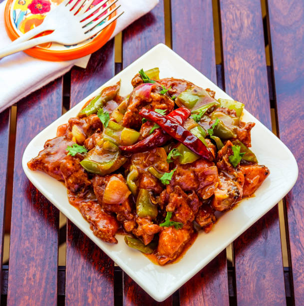 горячее и пряное китайское куриное блюдо - sweet and sour chicken chicken rice vegetable стоковые фото и изображения
