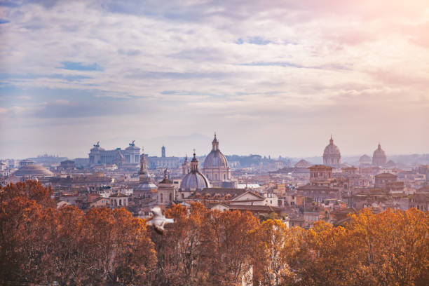 skyline di roma - rome italy skyline castel santangelo foto e immagini stock