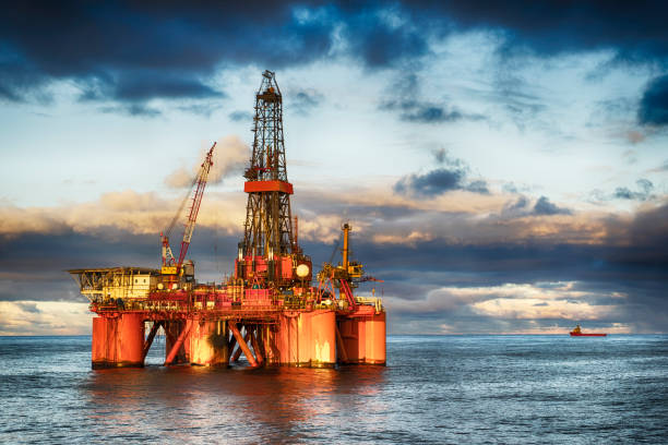 hdr del carro di perforazione offshore di giorno - offshore drilling foto e immagini stock