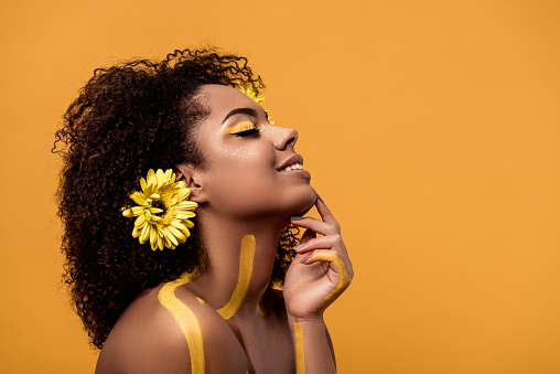 Woman With Artistic Makeup And Gerbera In Hair Stock Photo - Download Image  Now - Adult, Adults Only, African-American Ethnicity - iStock