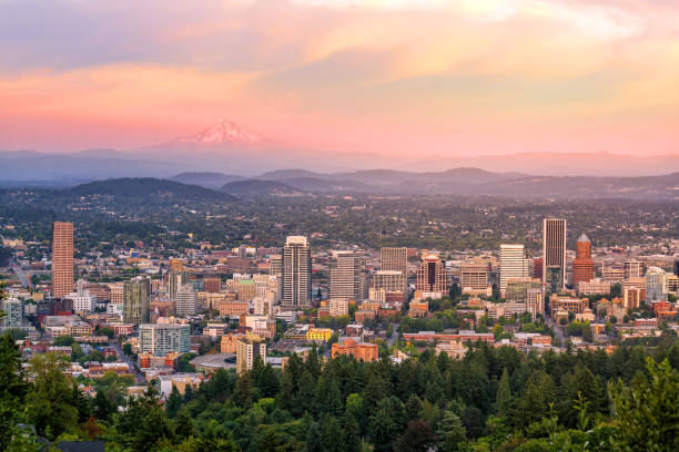 istock Downtown Portland, Oregon at sunset 901162812