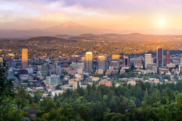 istock Downtown Portland, Oregon at sunset 901162816