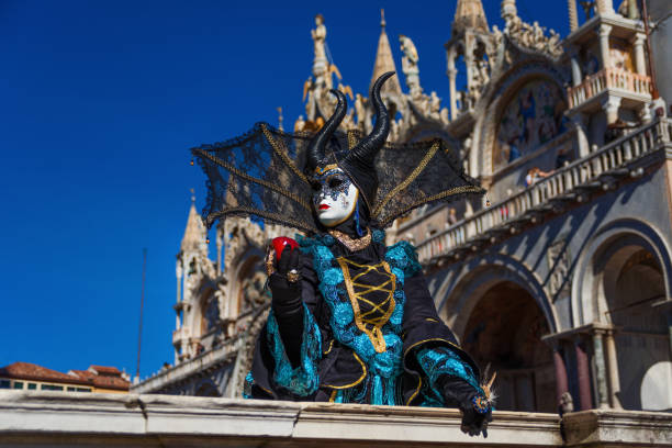 венецианская карнавальная маска - венецианский карнавал стоковые фото и изображения