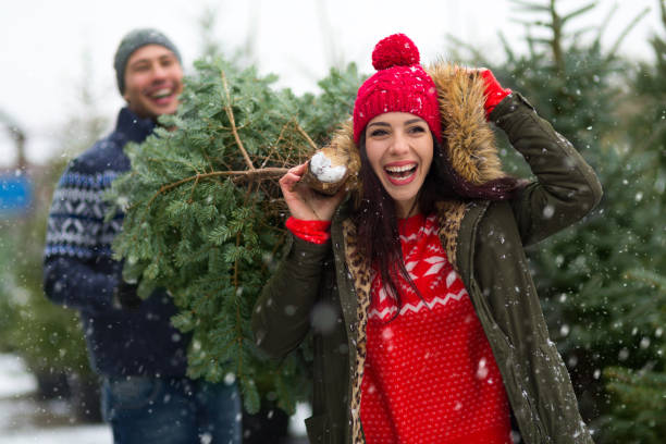istock Couple buying Christmas tree 901203302