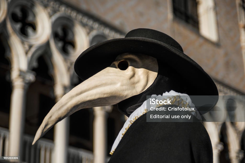 plafond gewicht Magistraat Plague Doctor Mask Stock Photo - Download Image Now - Doctor, Nose, Venetian  Mask - iStock
