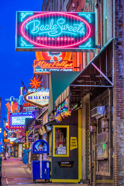 beale street, memphis, tennessee, usa - memphis tennessee tennessee skyline history fotografías e imágenes de stock