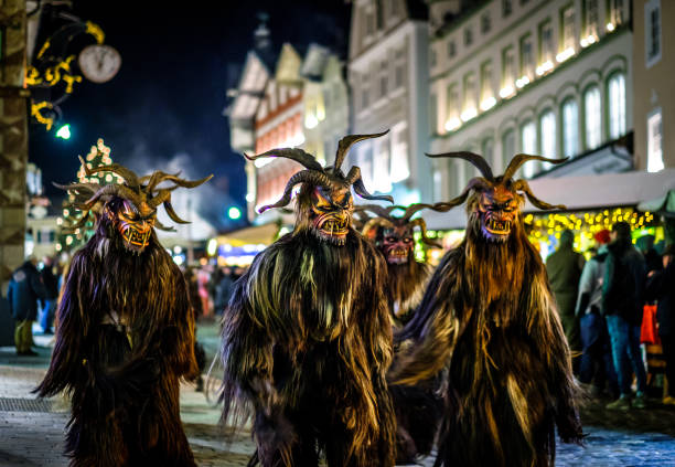 krampuslauf à bad toelz - bavière - bad tölz wolfratshausen photos et images de collection