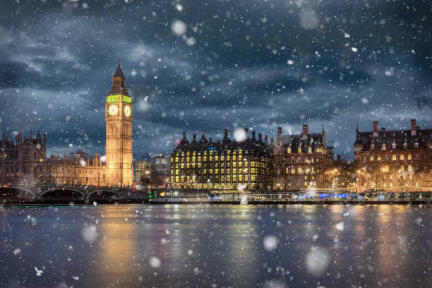 big ben e westminster in una fredda notte d'inverno - weather england london england thames river foto e immagini stock