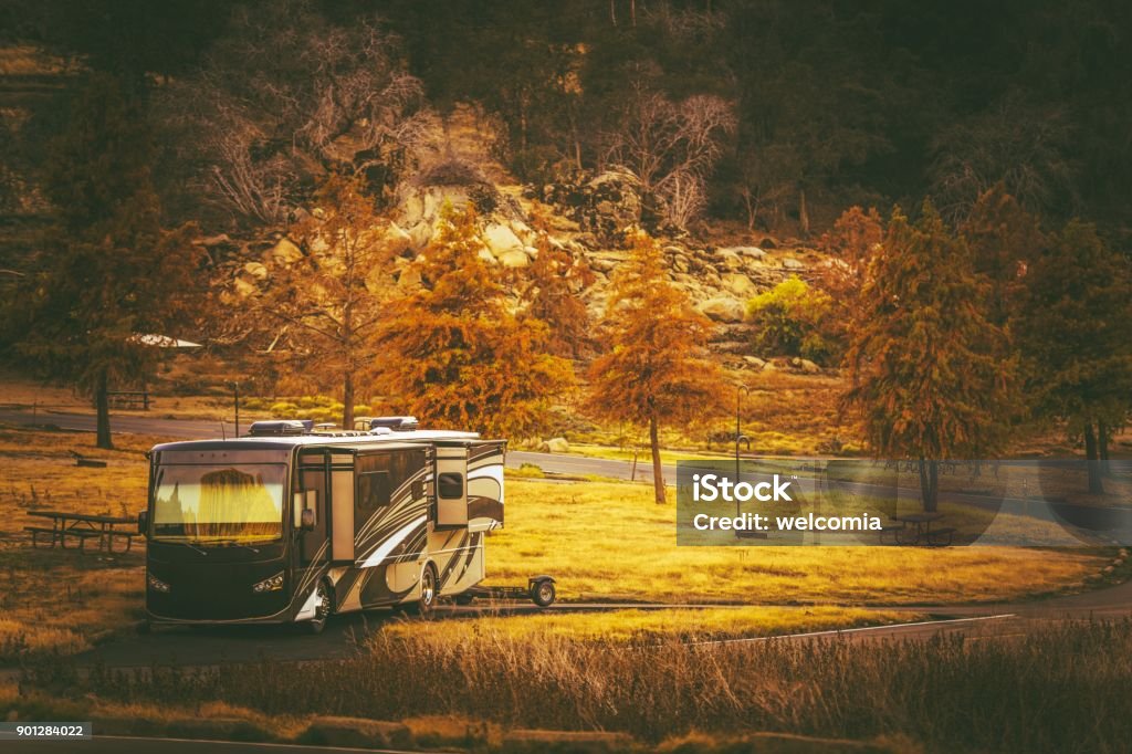 Autocar Camping fois - Photo de Camping-car libre de droits
