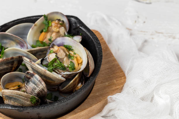 istock Clam stew in white wine sauce 901284108