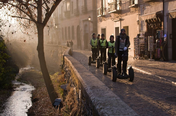 segways junto a carrera del darro - segway - fotografias e filmes do acervo