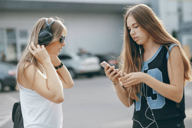 istock Girls with headphones 901337416