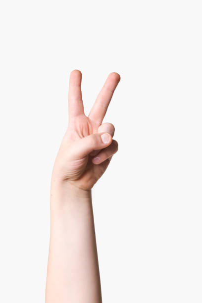 ręka dziecka z znakiem pokoju - peace sign counting child human finger zdjęcia i obrazy z banku zdjęć