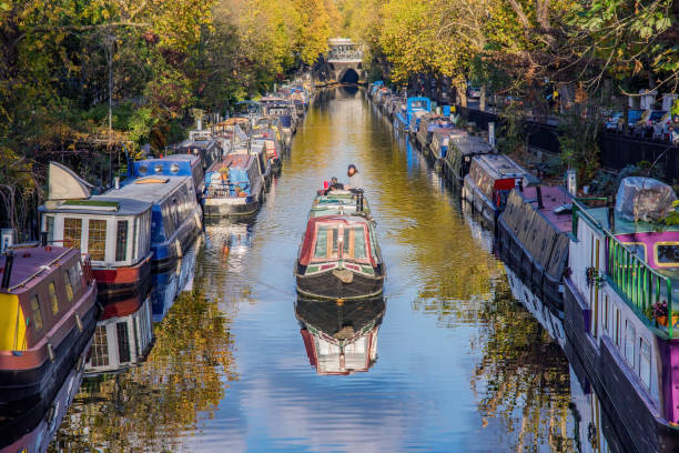 Boats on Little Venice canal London: View of boats in the famous Little Venice along the Regents Canal on October 31, 2017 in London regents canal stock pictures, royalty-free photos & images