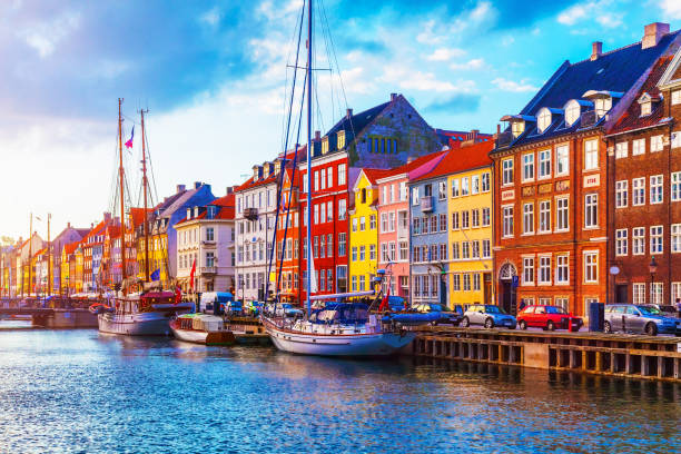 nyhavn, copenhague, dinamarca - oresund escandinavia fotografías e imágenes de stock