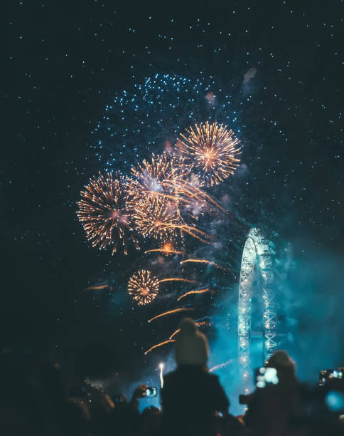 london fireworks - firework display pyrotechnics london england silhouette imagens e fotografias de stock