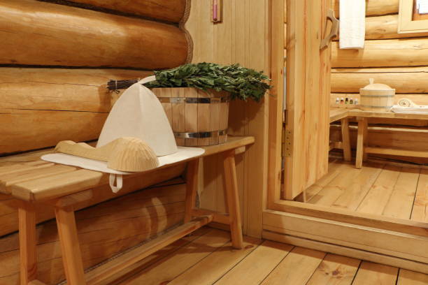 wnętrze sauny i akcesoriów do kąpieli. - wooden hub zdjęcia i obrazy z banku zdjęć