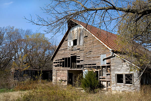 istock Abandoned Barn Rural America Kansas 90145821