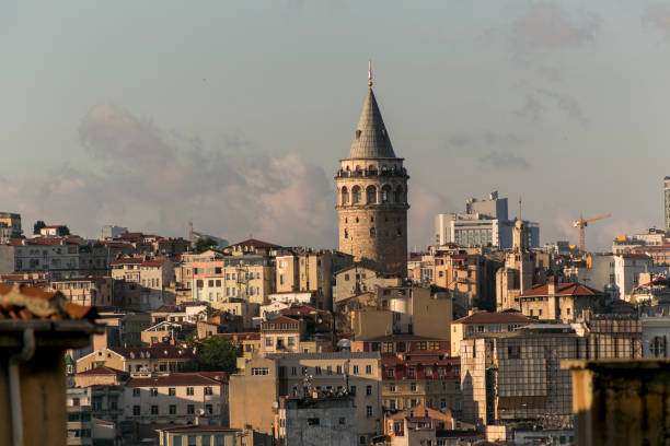 boğaziçi, istanbul türkiye'de avrupa yakasında galata kulesi ile geleneksel cityview gereğidir - galata kulesi fotoğraflar stok fotoğraflar ve resimler