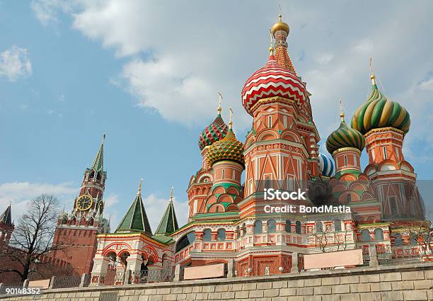 Kremlin Torre Com Catedral De São Basílio - Fotografias de stock e mais imagens de Antigo - Antigo, Arquitetura, Capitais internacionais