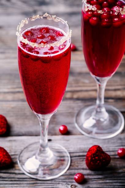 istock Refreshing cocktail with sparkling wine and cranberry for Valentine's day 901485458