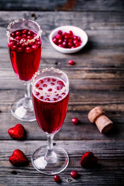 istock Refreshing cocktail with champagne and cranberry for Valentine's day 901485510