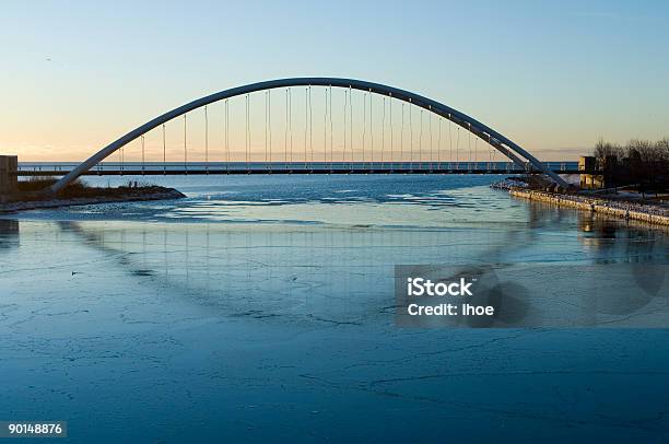 Ponte Sospeso - Fotografie stock e altre immagini di Acqua - Acqua, Ambientazione esterna, Anatra - Uccello acquatico
