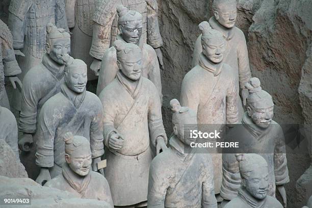 O Exército De Cerâmica De Terracota - Fotografias de stock e mais imagens de Cavar - Cavar, Cerâmica de Terracota, China