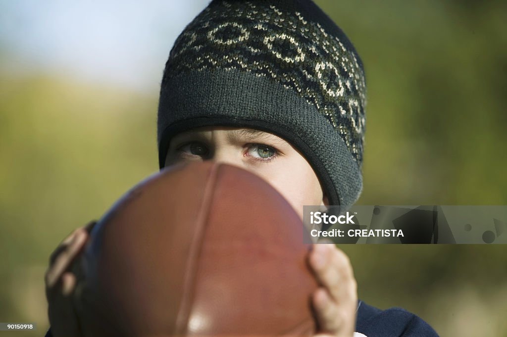 Kleiner Junge mit Fußball - Lizenzfrei Amerikanischer Football Stock-Foto