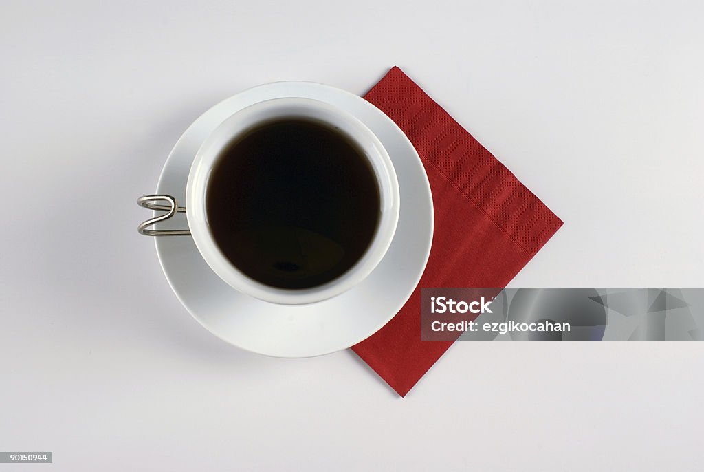 Tasse de café noir isolé sur blanc - Photo de Assiette libre de droits