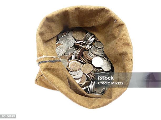 Monedas En La Bolsa De Dinero Foto de stock y más banco de imágenes de Actividades bancarias - Actividades bancarias, Blanco - Color, Bolsa - Objeto fabricado