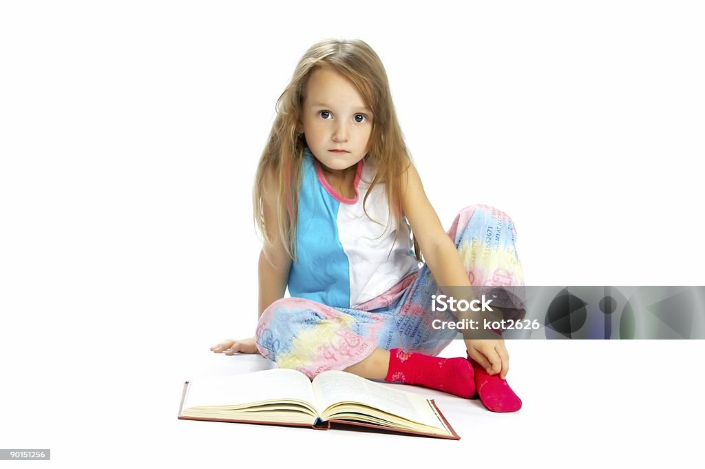 Bambino lettura libro - Foto stock royalty-free di Allegro