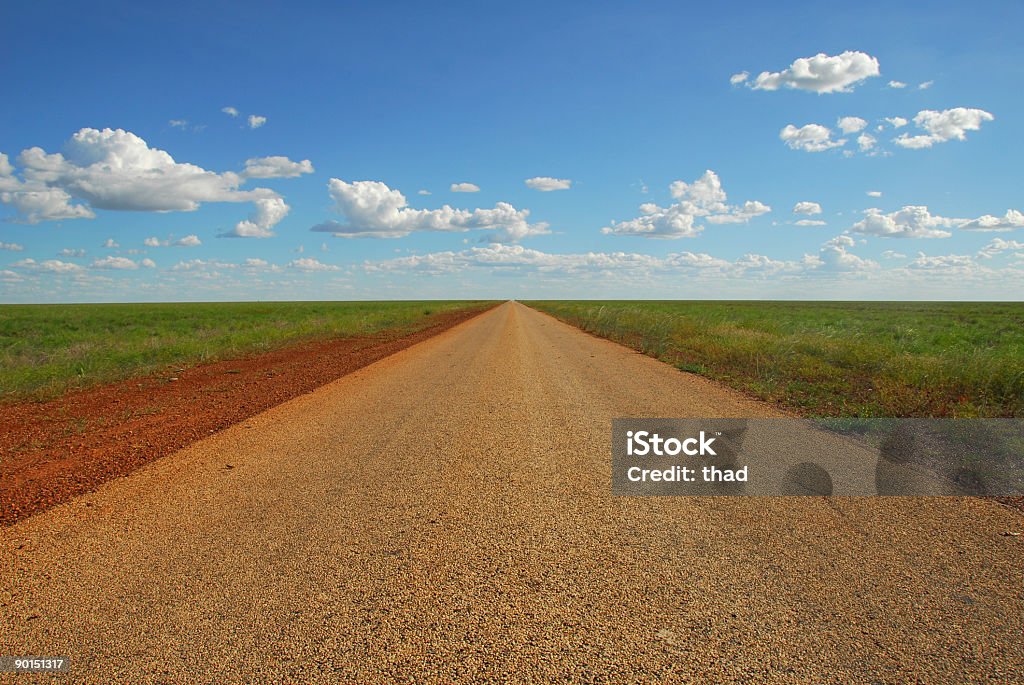 Entroterra australiano Strada del deserto - Foto stock royalty-free di Ambientazione esterna