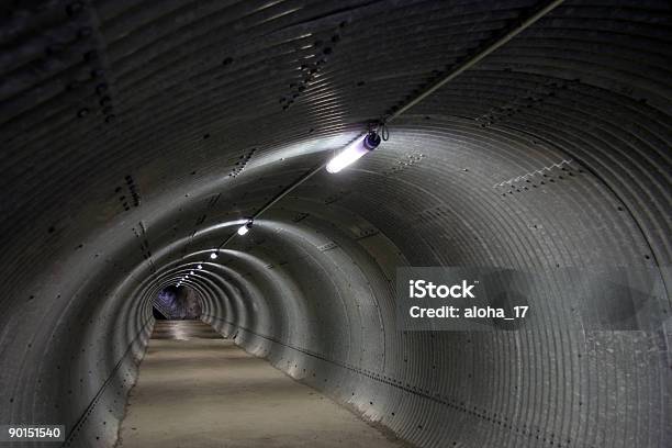 Trazos Túnel Foto de stock y más banco de imágenes de Arcada - Arcada, Bajo tierra, Camino