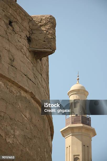 Dubai Fahidi Fort Y Mezquita Foto de stock y más banco de imágenes de Antigualla - Antigualla, Arquitectura, Color - Tipo de imagen