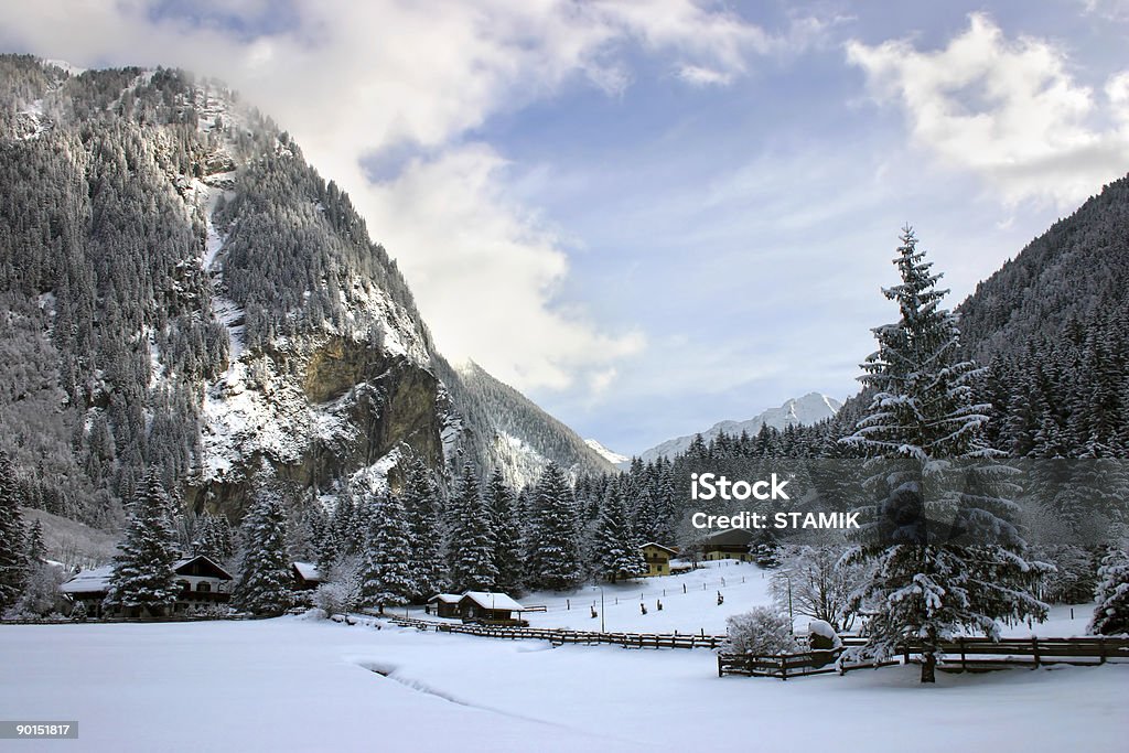 Alpina paisagem - Foto de stock de Aldeia royalty-free