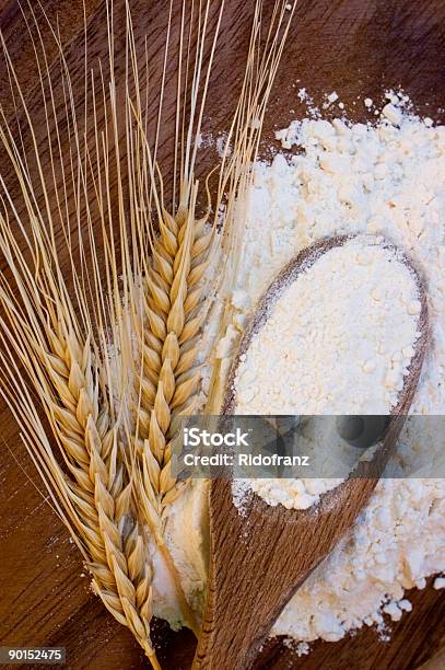 White Mehl Mit Weizenohren Stockfoto und mehr Bilder von Alt - Alt, Backen, Brotsorte