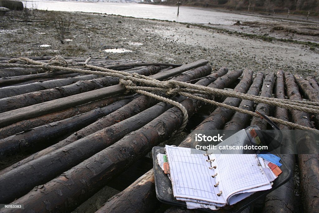 Waterlogged dia planejador de bote no rio caudaloso - Foto de stock de Balsa royalty-free