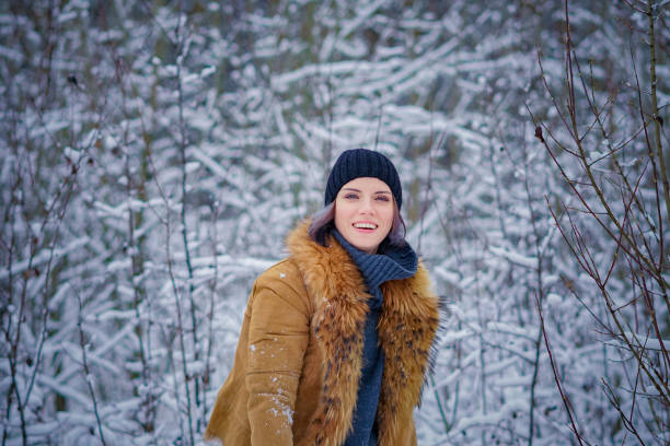 istock young beautiful girl posing in winter forest 901533880
