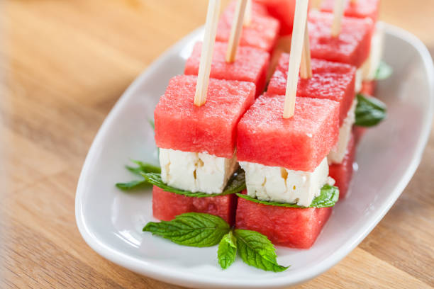 수 박 백색 치즈 feta 꼬치 - watermelon fruit food portion 뉴스 사진 이미지