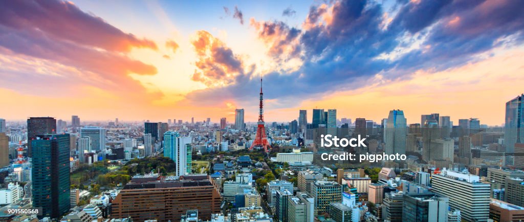 Skyline de Tokio, ciudad con la torre de Tokio - Foto de stock de Tokio libre de derechos