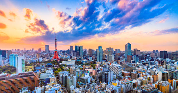 skyline de tōkyō, paysages urbains avec la tour de tokyo - tokyo prefecture tokyo tower night skyline photos et images de collection