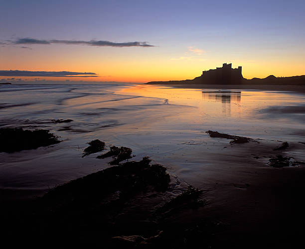 castello di bamburgh - castle bamburgh english culture old foto e immagini stock