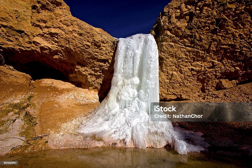 Водопад в замороженном виде - Стоковые фото Без людей роялти-фри