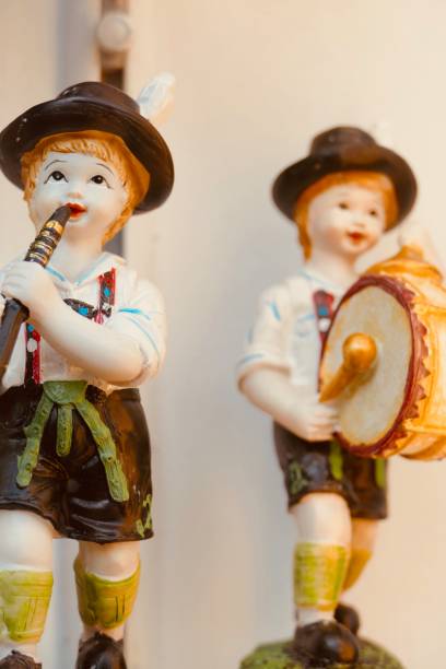 istock Samll Statues: two bavarian kids playing music 901588026