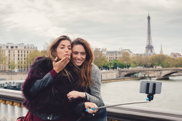 istock Girls in Paris 901588084