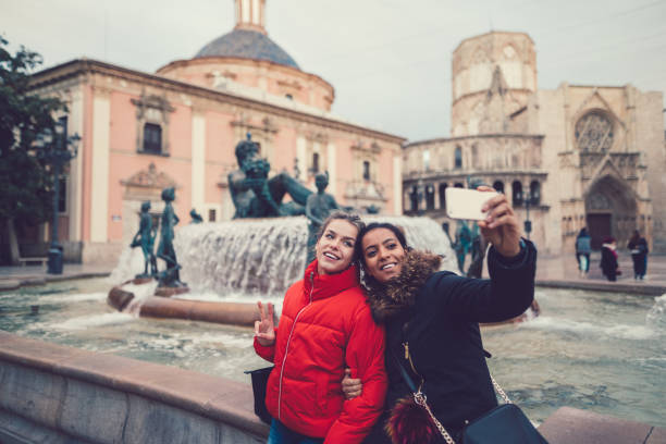istock Girls in Valencia 901588150