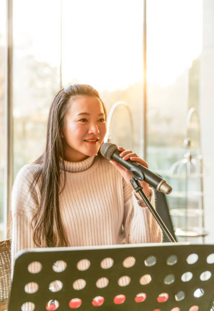 istock Young woman singing 901588402