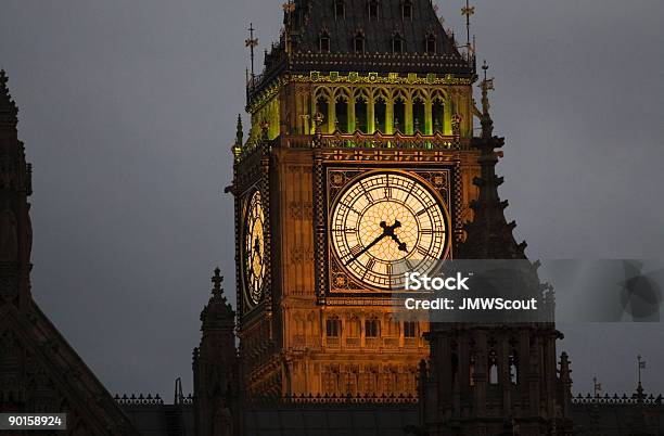 Primer Plano Del Big Ben En Crepúsculo Foto de stock y más banco de imágenes de Anochecer - Anochecer, Big Ben, Casas del Parlamento - Westminster